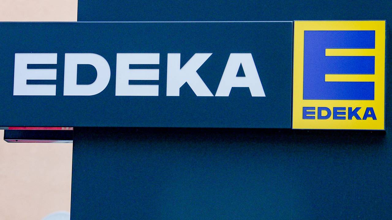Das Logo von Edeka Ende 2020 in Berlin. Die Edeka-Gruppe ist Deutschlands größter Lebensmittelhändler.