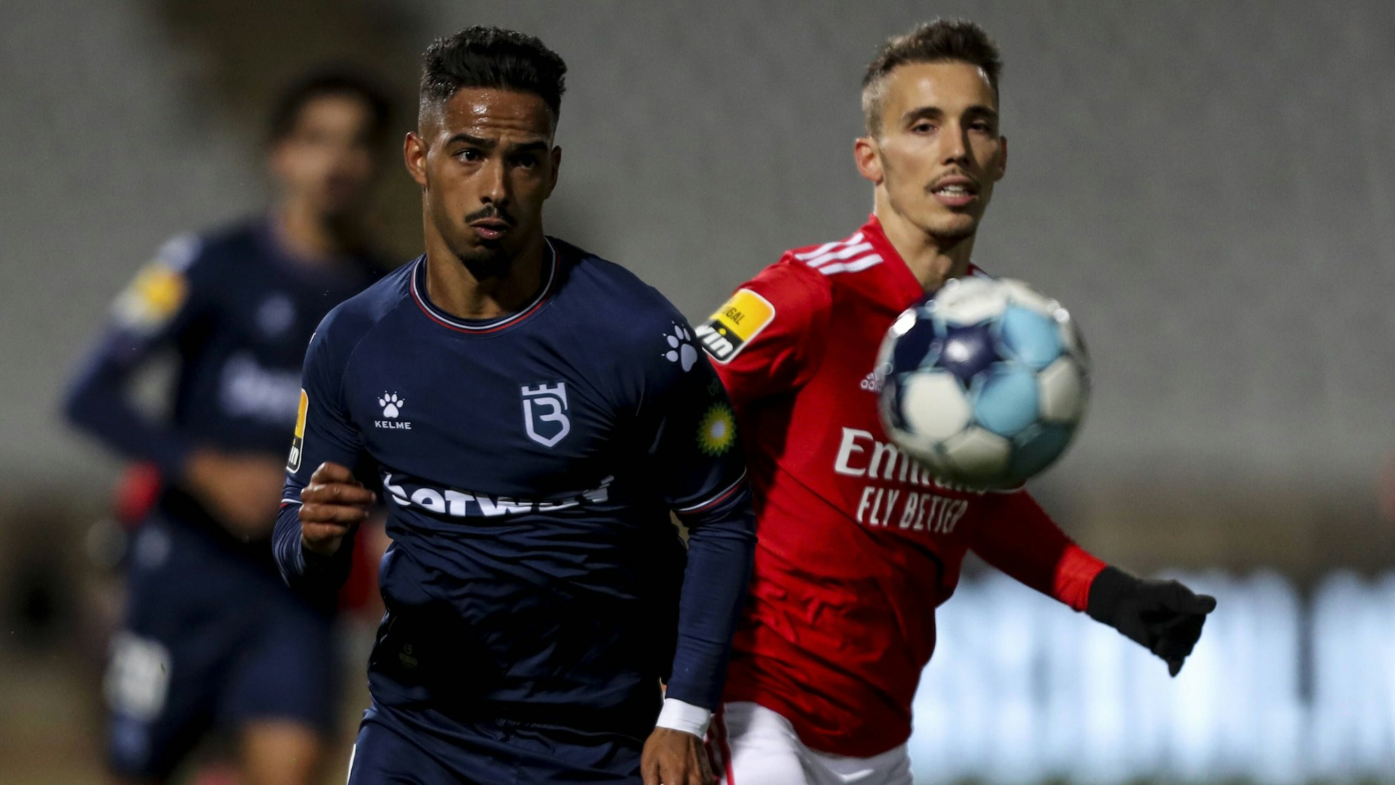 Zweikampf im Spiel Belenenses SAD gegen Benfica Lissabon.