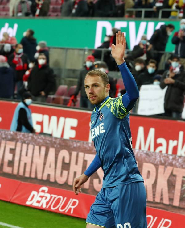 Marvin Schwäbe wurde am 27. November 2021 nach dem Derby-Sieg von den FC-Fans gefeiert.