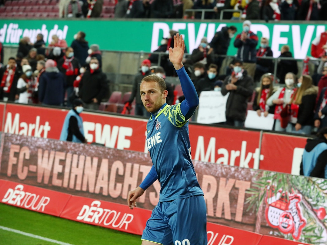 Marvin Schwäbe wurde am 27. November 2021 nach dem Derby-Sieg von den FC-Fans gefeiert.