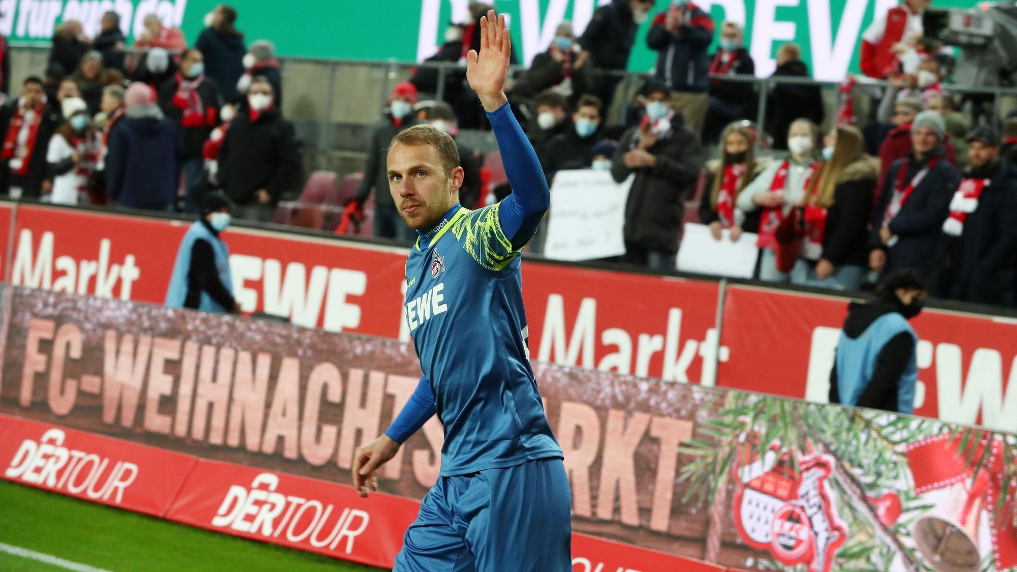 Marvin Schwäbe wurde am 27. November 2021 nach dem Derby-Sieg von den FC-Fans gefeiert.