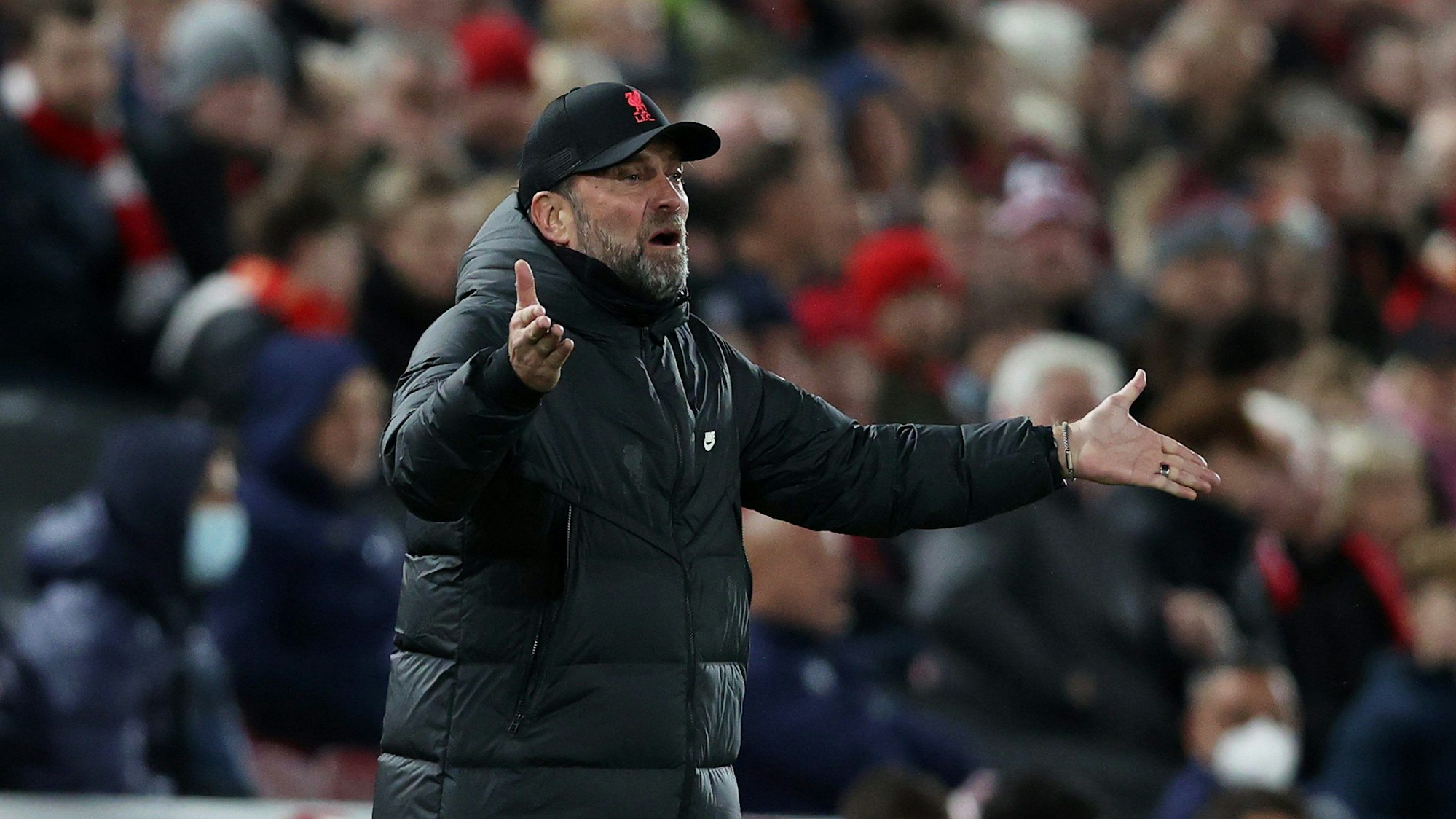 Jürgen Klopp gestikuliert an der Seitenlinie