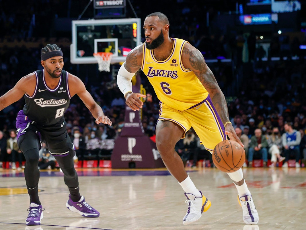 LeBron James behauptet den Ball gegen Maruice Harkless.