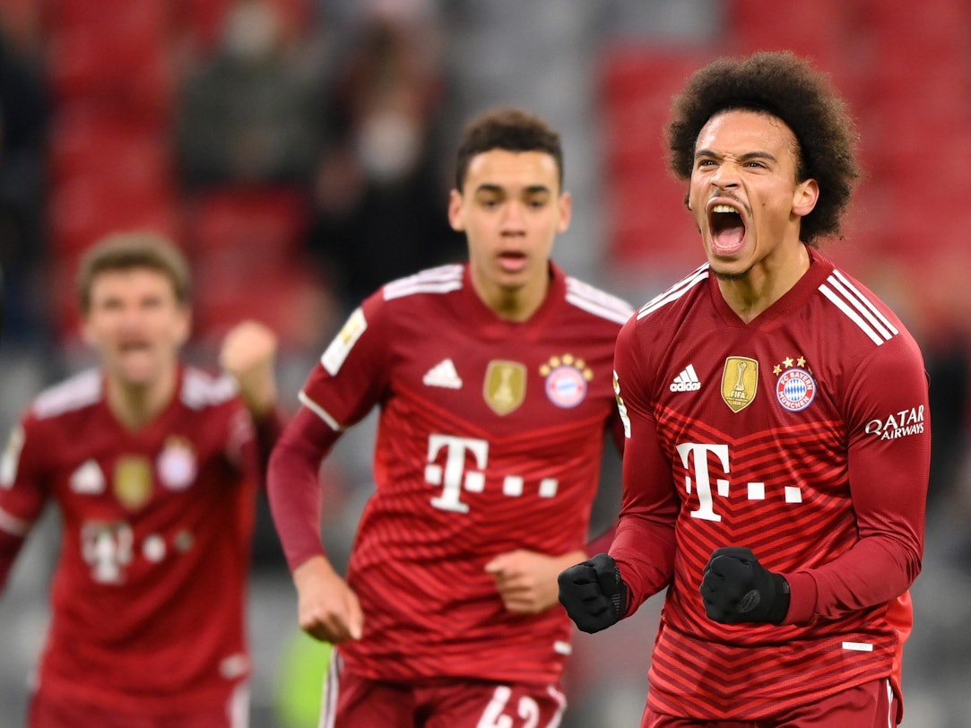 Leroy Sané feiert sein Tor gegen Bielefeld.