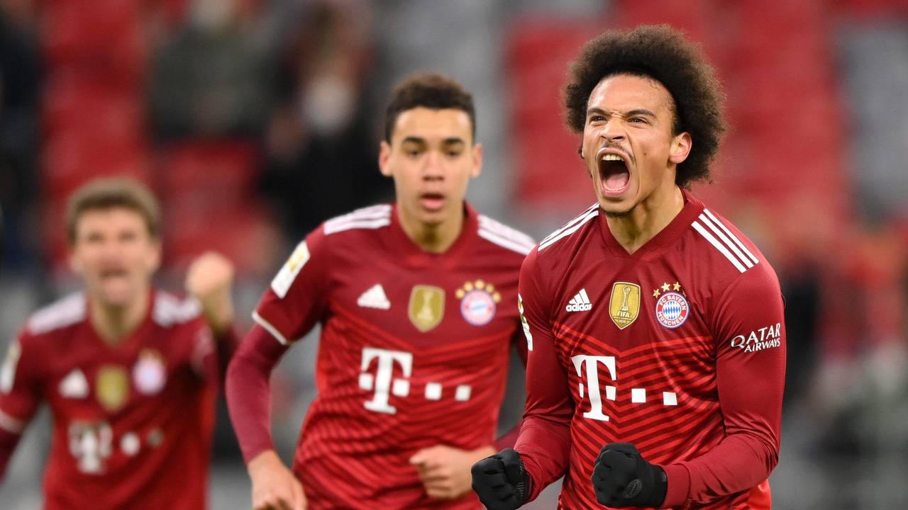Leroy Sané feiert sein Tor gegen Bielefeld.
