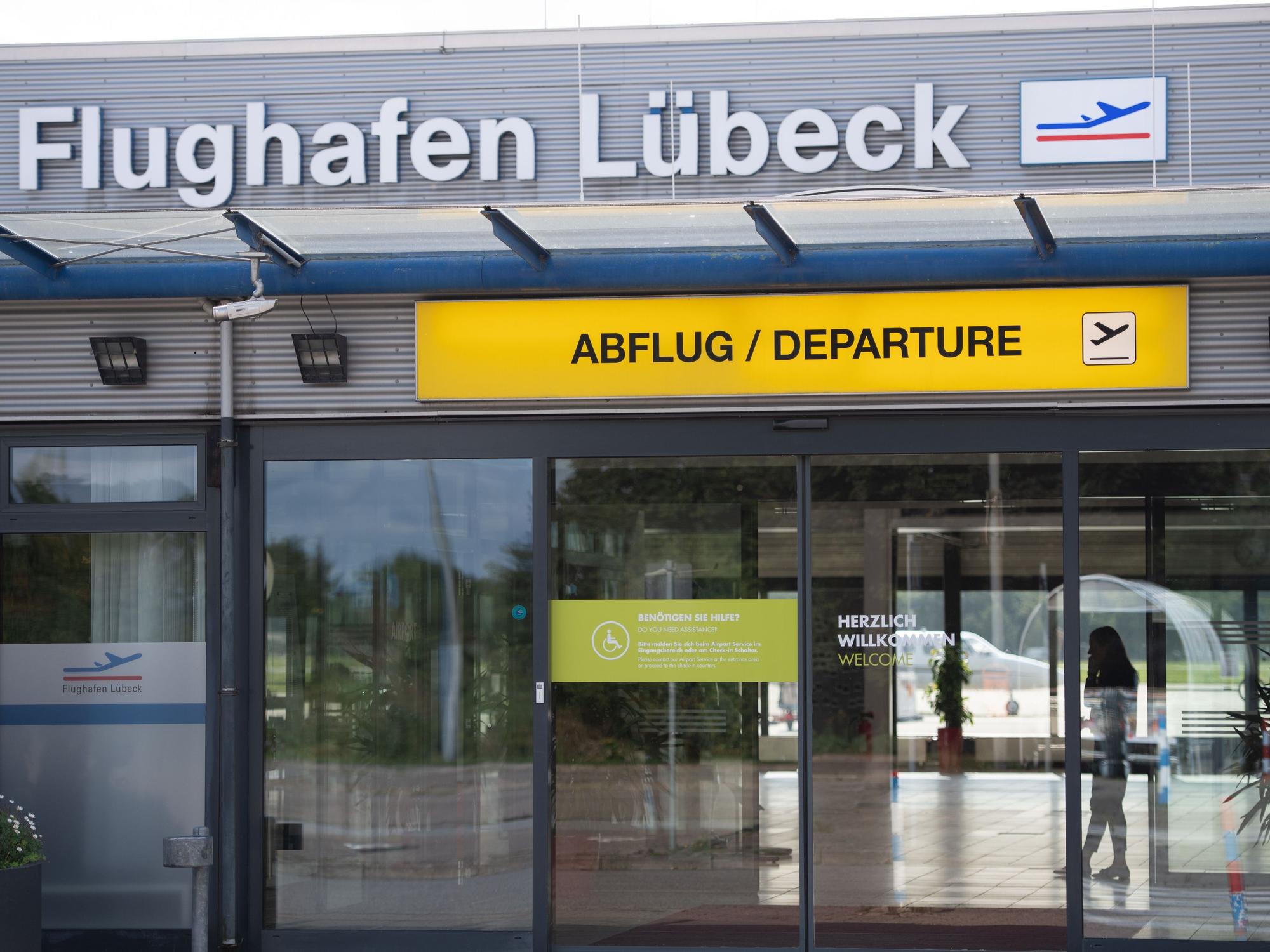 Die Polizei hat eine Impfaktion am Lübecker Flughafen (hier ein Archivfoto von2020) gestoppt.
