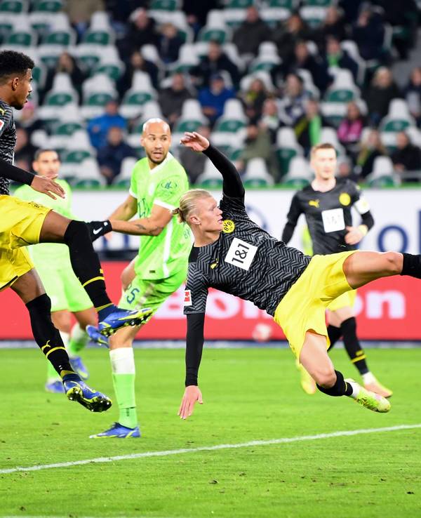Dortmunds Erling Haaland erzielt das Tor zum 1:3.