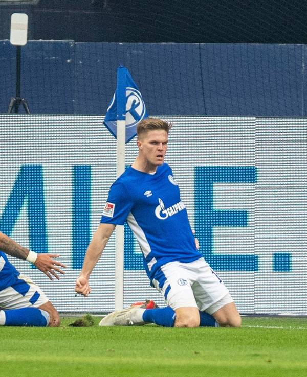 Schalkes Marius Bülter (r) jubelt nach seinem Tor zum 2:1 mit Schalkes Rodrigo Zalazar.