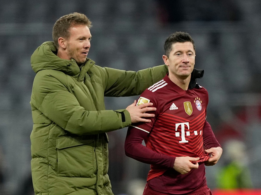 Bayern-Trainer Julian Nagelsmann und Robert Lewandowski.