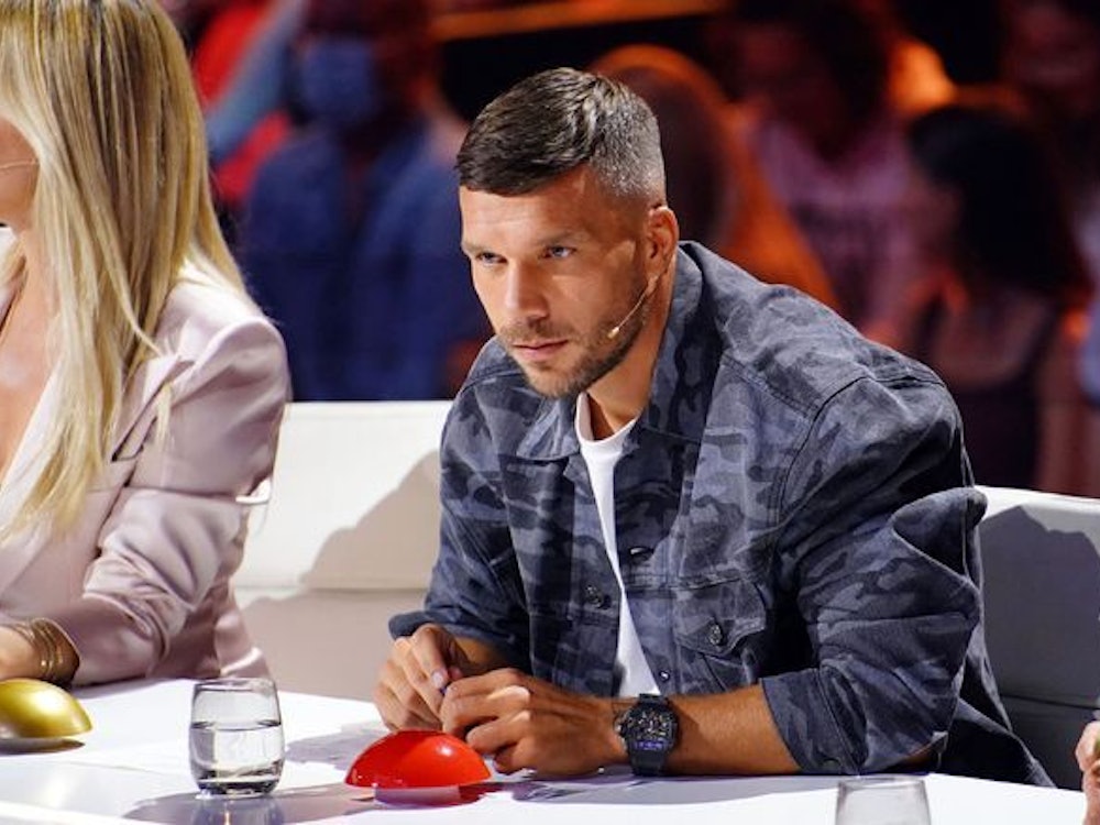 Endlich wieder am Start und am „Supertalent“-Jurypult: Lukas Podolski ist zurück aus der Quarantäne.