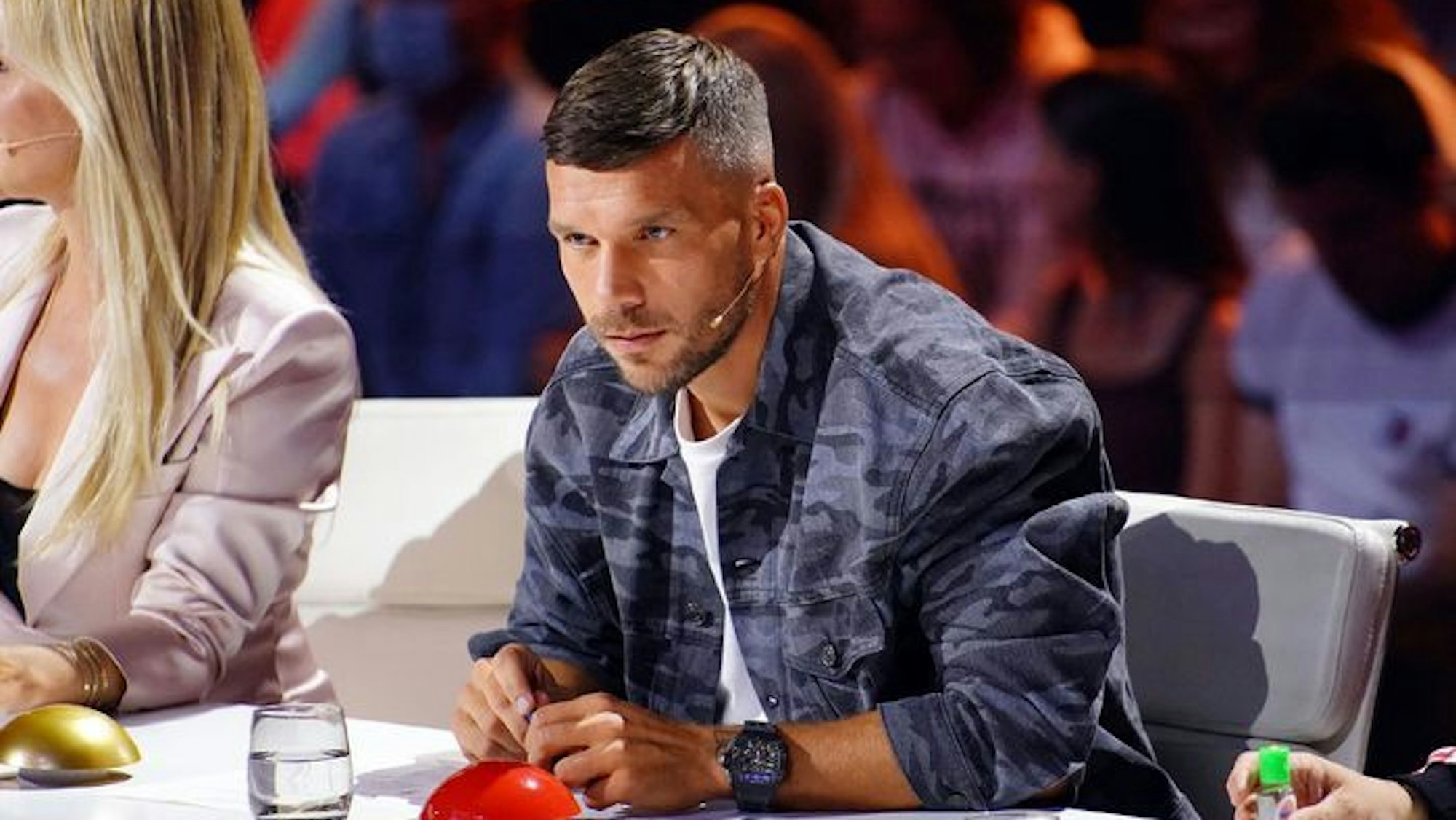 Endlich wieder am Start und am „Supertalent“-Jurypult: Lukas Podolski ist zurück aus der Quarantäne.