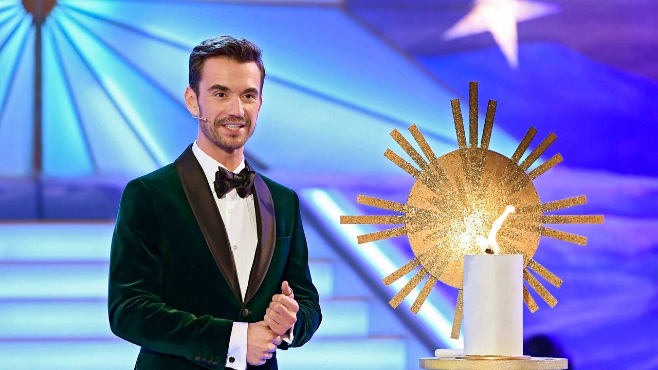 Florian Silbereisen präsentiert die Show „Adventsfest der 100.000 Lichter“.