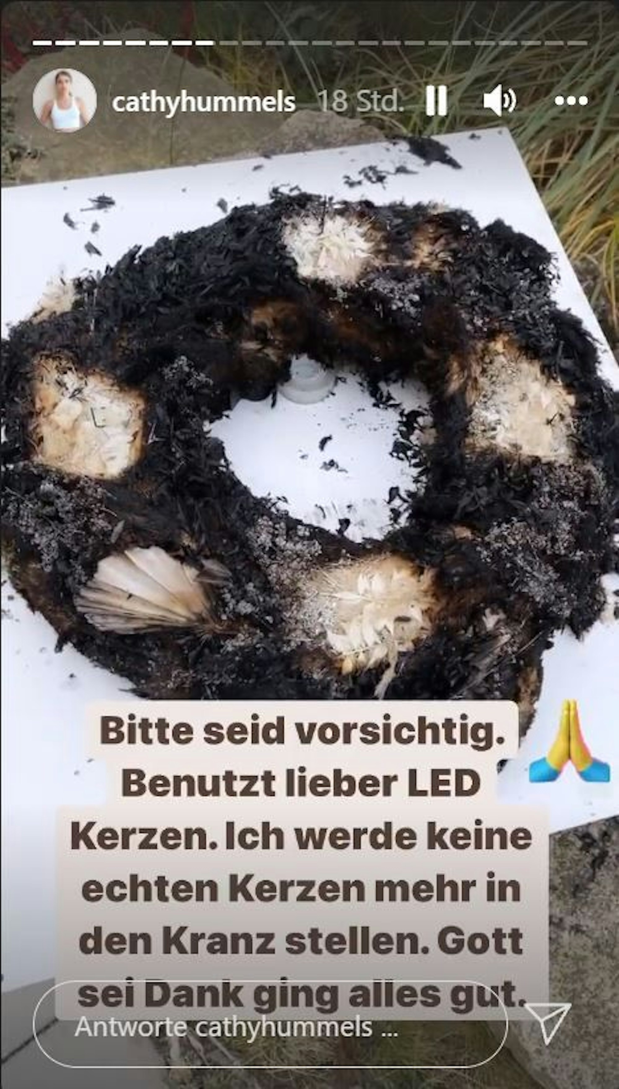 Horror-Bilder von Cathy Hummels. In einer Instagram-Story am 28. November 2021 zeigt Cathy Hummels ihren ausgebrannten Adventskranz. Der Screenshot zeigt den ausgebrannten Adventskranz aus der Instagram-Story von Cathy Hummels am 28. November 2021.
