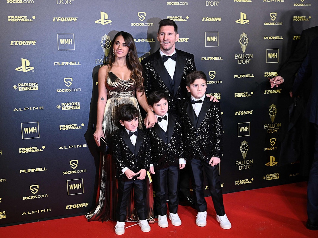 Lionel Messi mit Antonela Roccuzzo und den Kindern Ciro, Mateo und Thiago.