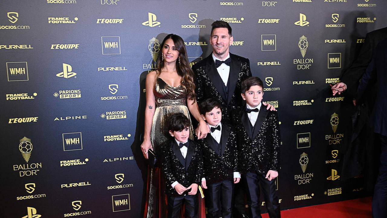 Lionel Messi mit Antonela Roccuzzo und den Kindern Ciro, Mateo und Thiago.