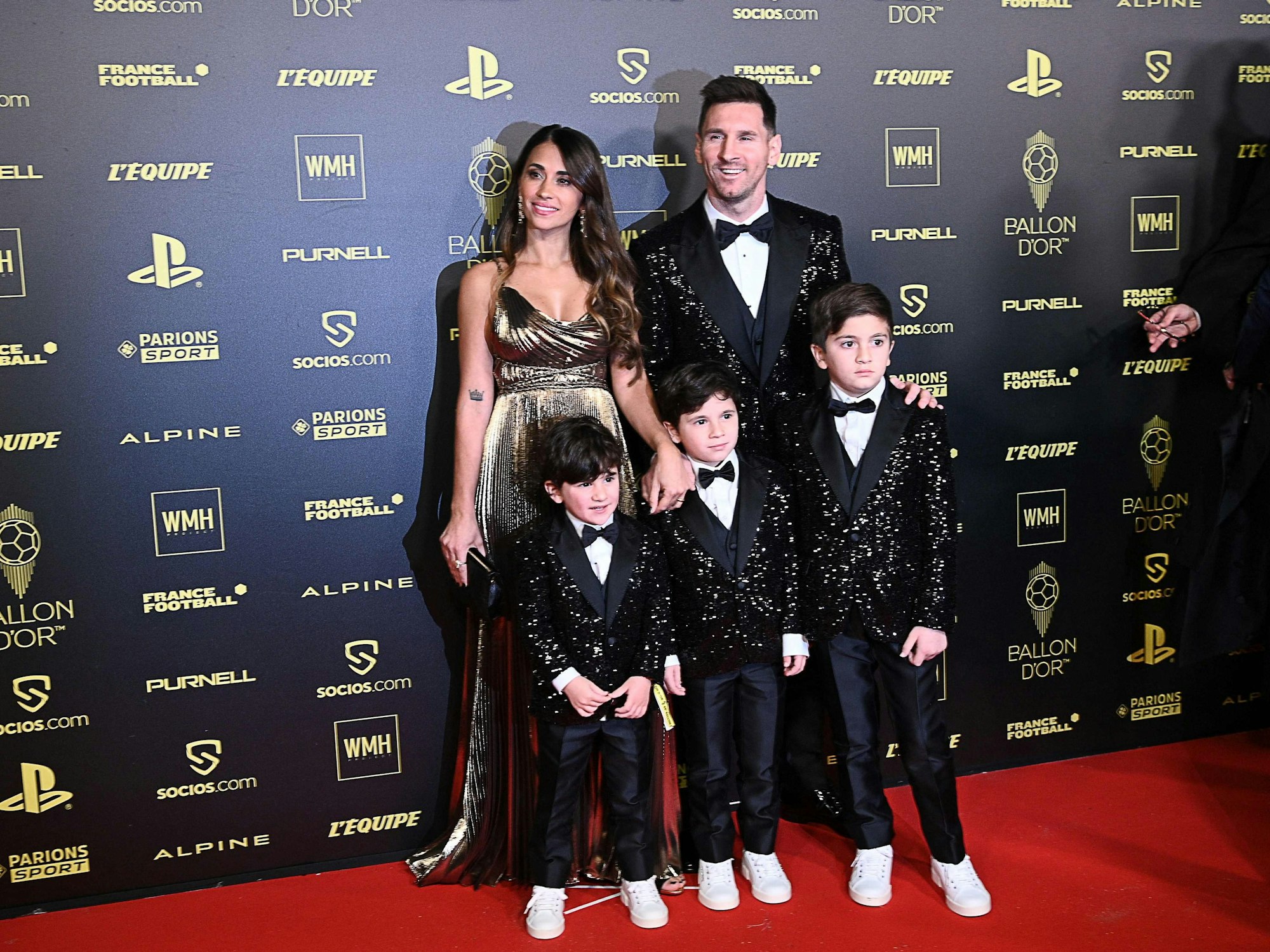 Lionel Messi mit Antonela Roccuzzo und den Kindern Ciro, Mateo und Thiago.