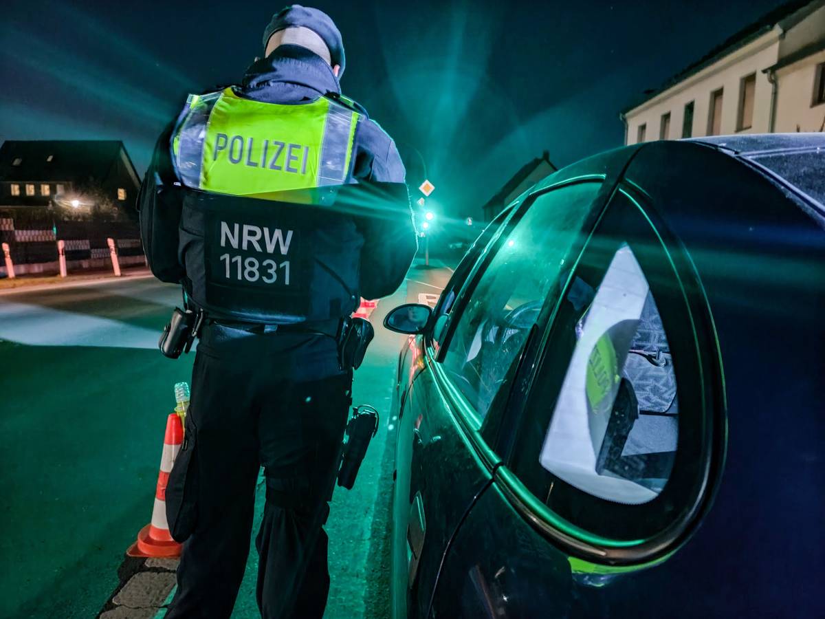 Das Symbolbild vom 27. Februar 2020 zeigt eine Kontrolle der Polizei Recklinghausen.
