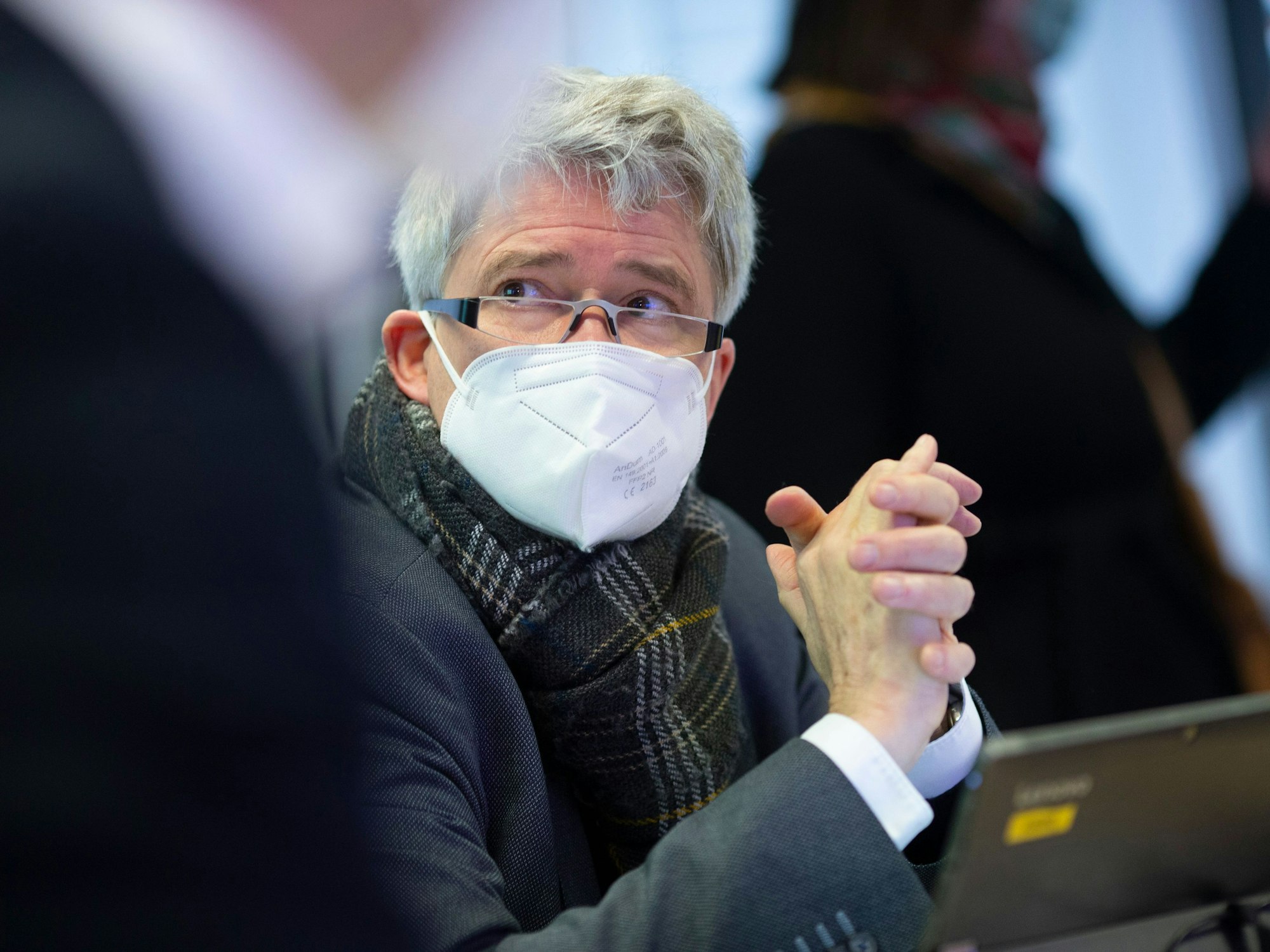 Köln: Sitzung des Kölner Corona Krisenstabes in der Hauptwache Berufsfeuerwehr Köln - Harald Rau, Sozialdezernent Köln. Foto: Thilo Schmülgen