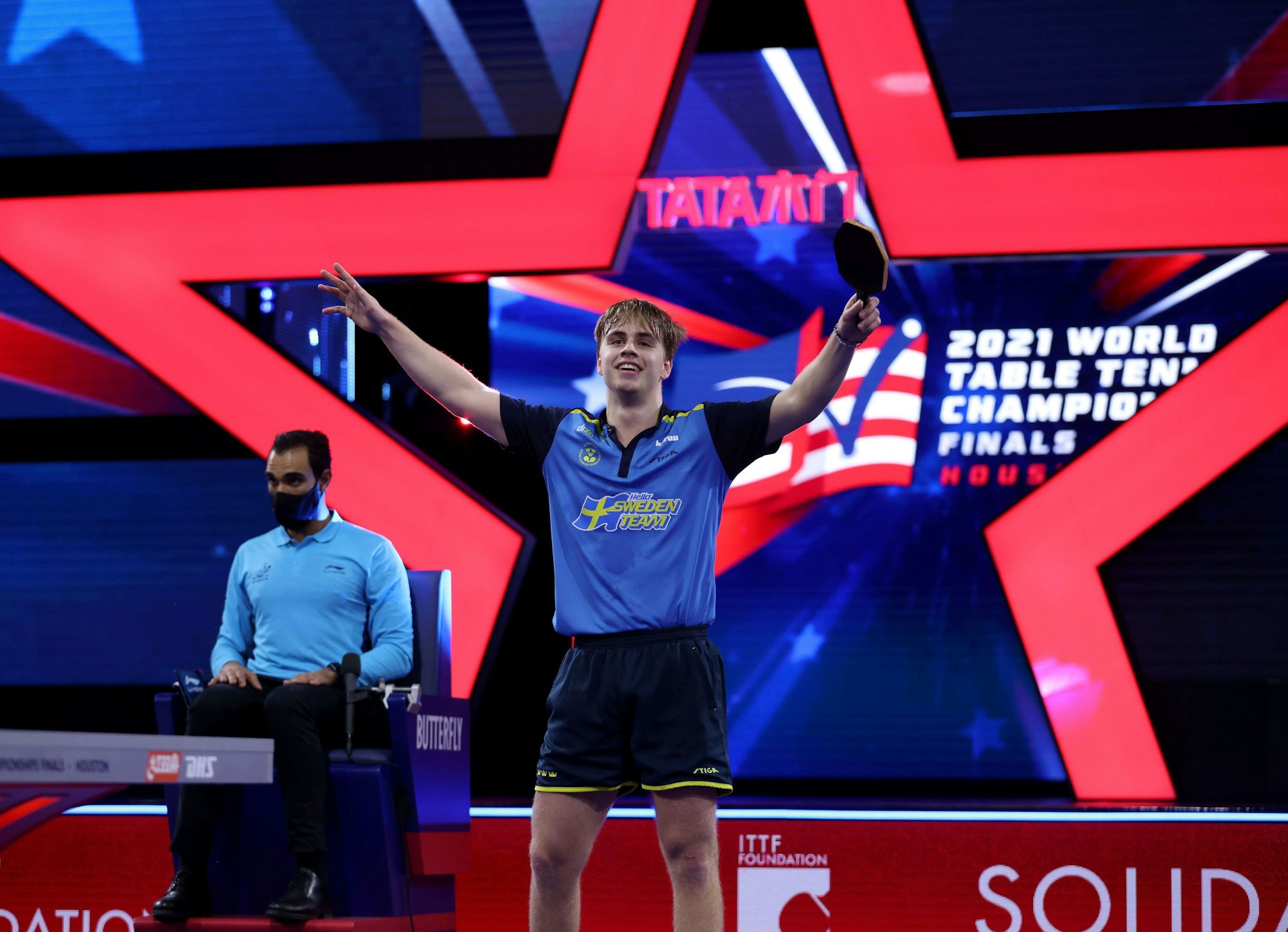 Truls Möregard jubelt über seinen Sieg gegen Timo Boll.