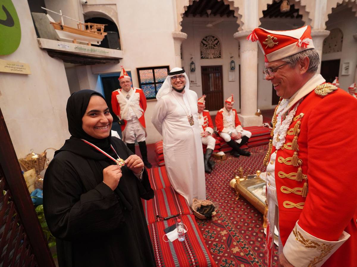 Heinz-Günther Hunold in Dubai bei einem Austausch mit einem arabischen Kulturverein.