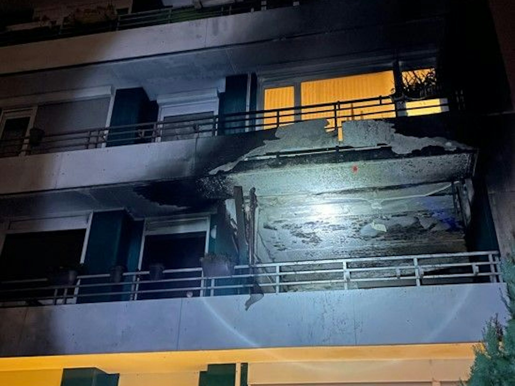 Feuer in einem Mehrfamilienhaus in Mettmann am 28. November 2021