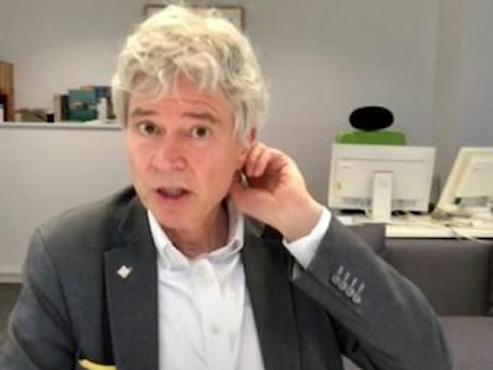 Gesundheitsdezernent Harald Rau während des Livestreams auf der Instagram-Seite der Stadt Köln.