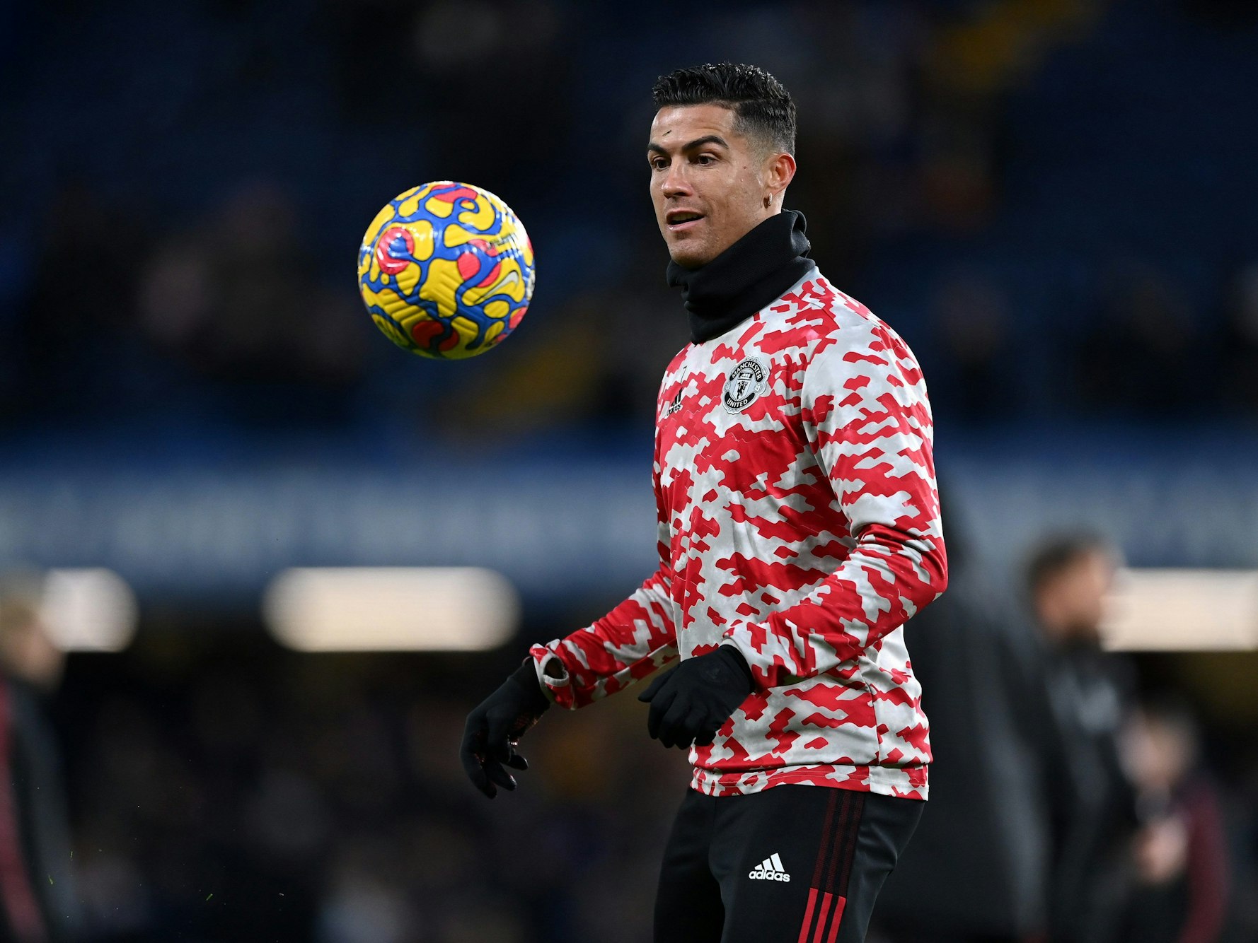 Cristiano Ronaldo hat den Ball im Visier.