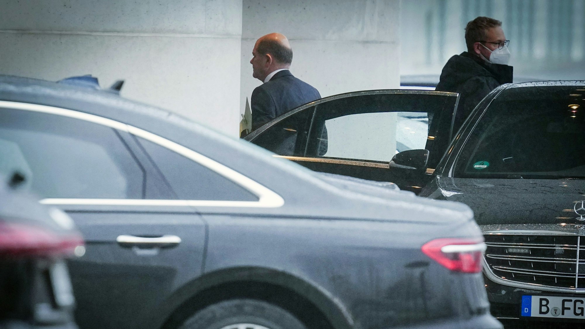 SPD-Kanzlerkandidat Olaf Scholz kommt beim Bund-Länder-Treffen zur Corona-Pandemie am Dienstag (30. November) im Bundeskanzleramt an.
