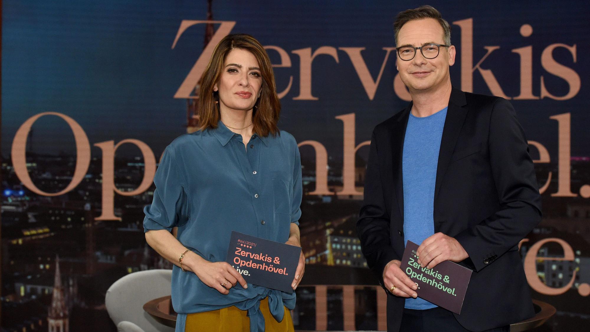 Linda Zervakis und Matthias Opdenhövel moderieren wöchentlich „Zervakis & Opdenhövel. Live“. Am Samstag sind sie zusammen bei „The Maske Singer“.