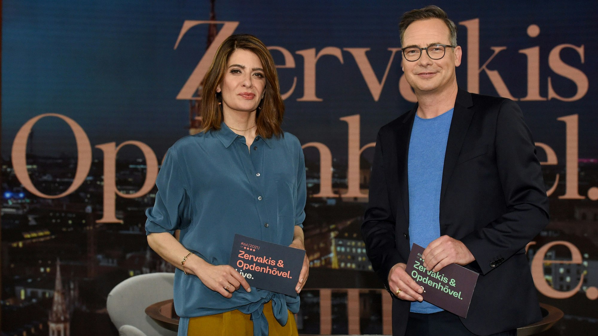 Linda Zervakis und Matthias Opdenhövel moderieren wöchentlich „Zervakis & Opdenhövel. Live“. Am Samstag sind sie zusammen bei „The Maske Singer“.