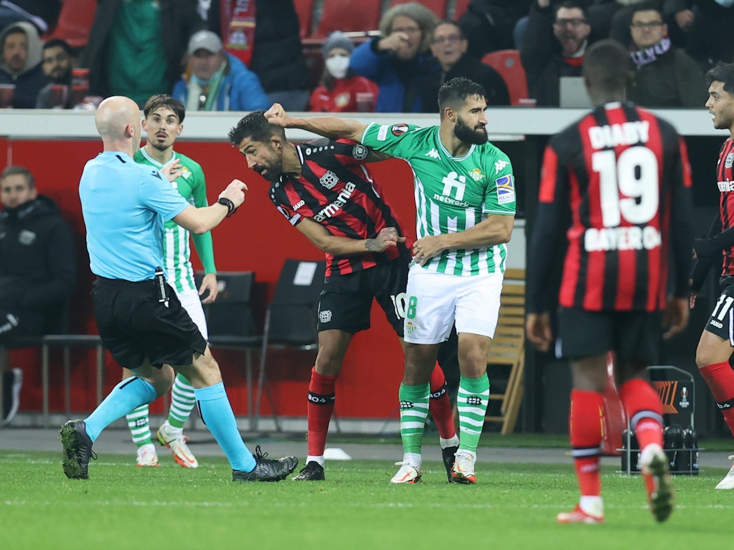 Nabil Fekir zofft sich mit Kerem Demirbay.