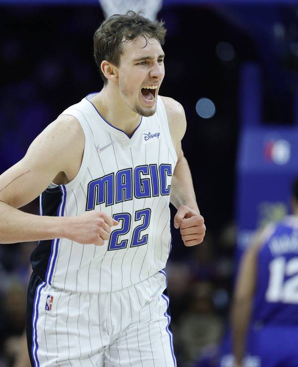 NBA-Talent Franz Wagner jubelt über einen Korb seiner Orlando Magic bei den Philadelphia 76ers.