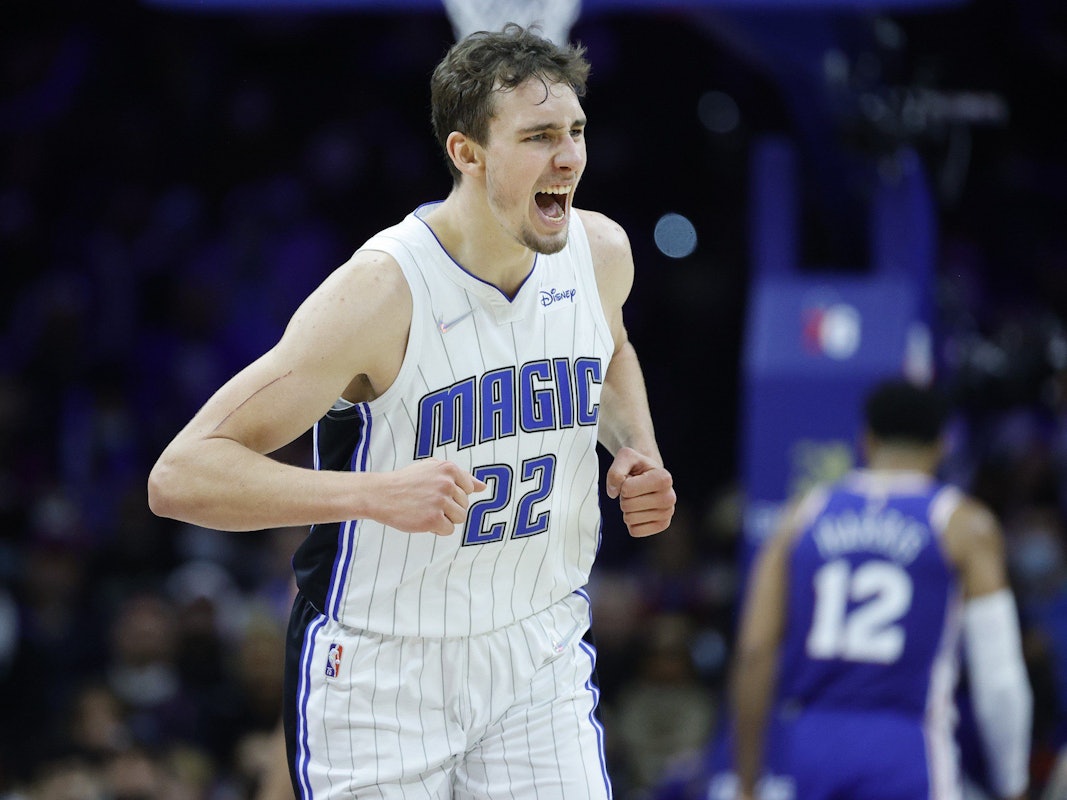 NBA-Talent Franz Wagner jubelt über einen Korb seiner Orlando Magic bei den Philadelphia 76ers.