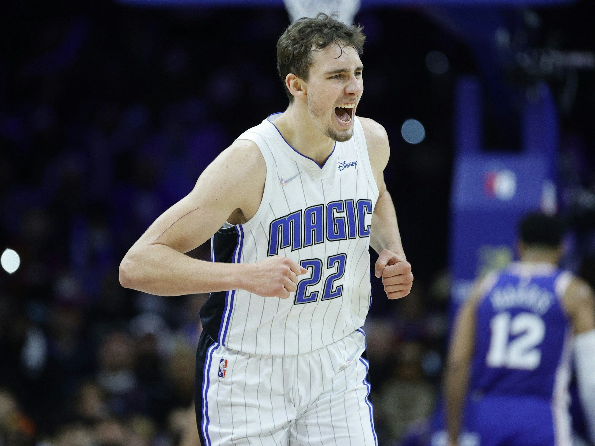 NBA-Talent Franz Wagner jubelt über einen Korb seiner Orlando Magic bei den Philadelphia 76ers.