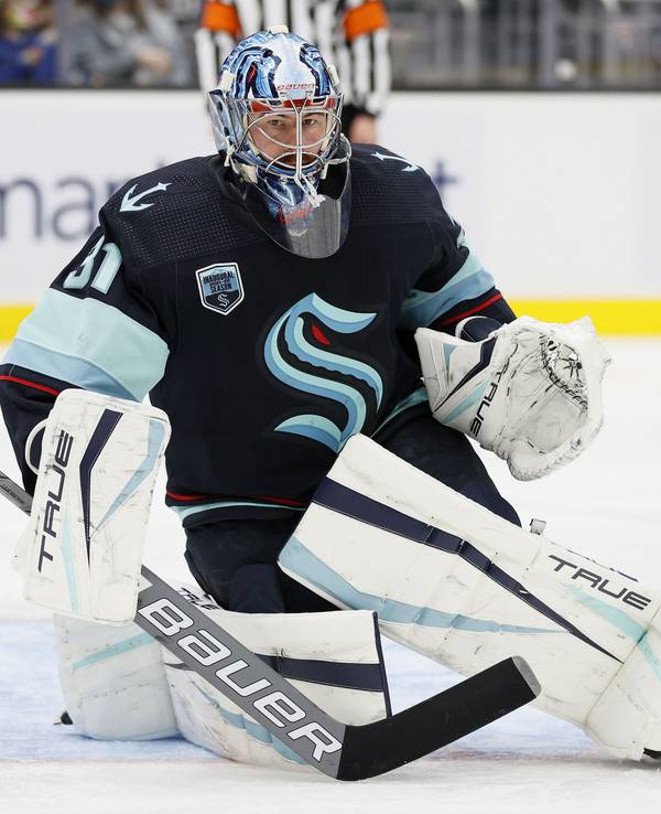NHL-Goalie Philipp Grubauer beim 2:1-Sieg seiner Seattle Kraken über die Carolina Hurricanes.