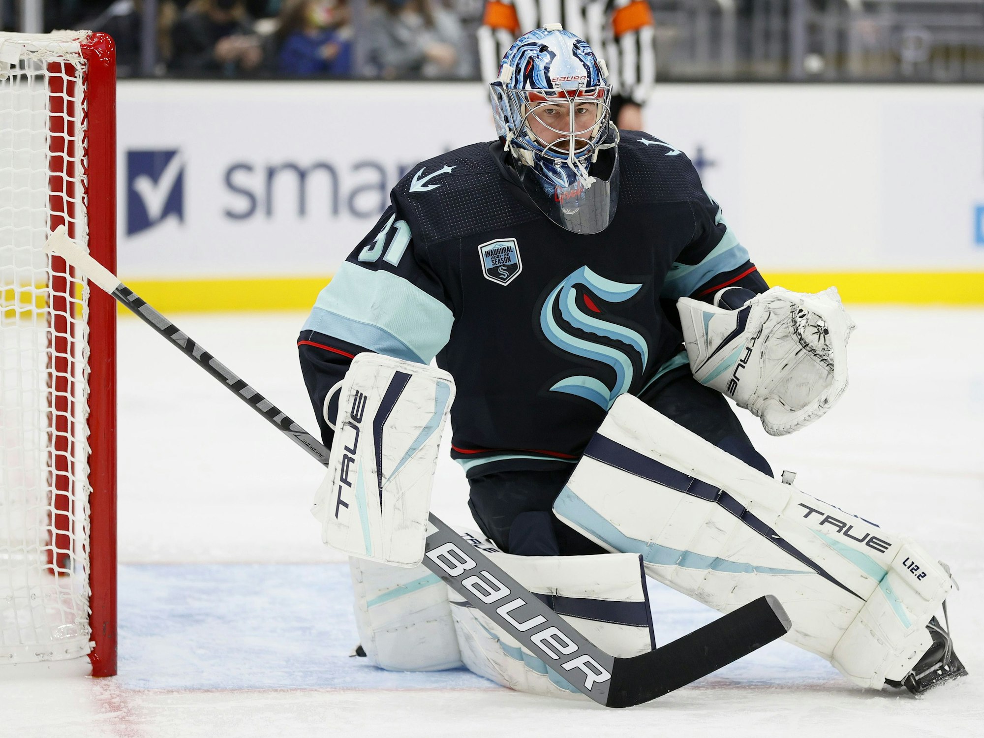 NHL-Goalie Philipp Grubauer beim 2:1-Sieg seiner Seattle Kraken über die Carolina Hurricanes.