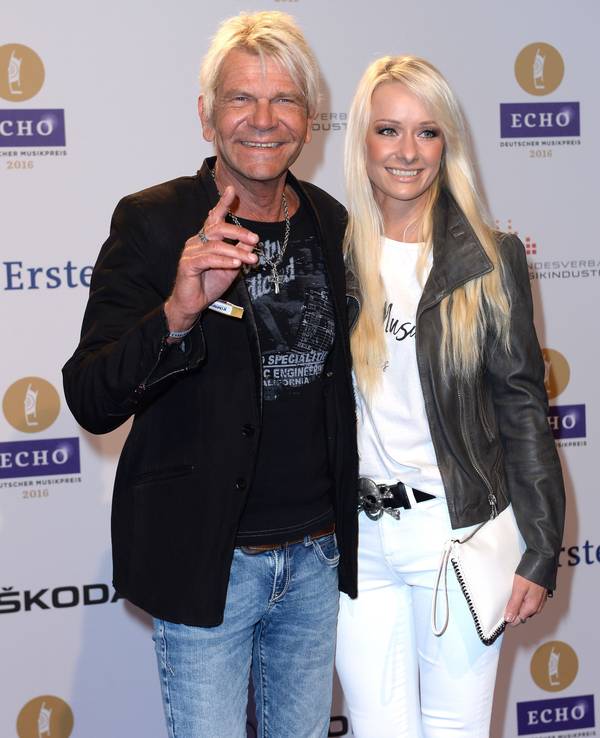 Der Sänger Matthias Reim und seine Freundin Christin Stark kommen am 07.04.2016 in Berlin zur 25. Verleihung des Deutschen Musikpreises Echo.