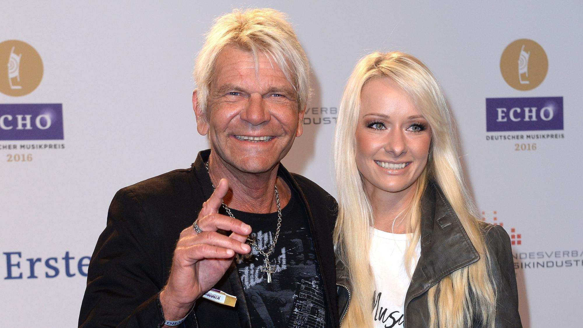 Der Sänger Matthias Reim und seine Freundin Christin Stark kommen am 07.04.2016 in Berlin zur 25. Verleihung des Deutschen Musikpreises Echo.