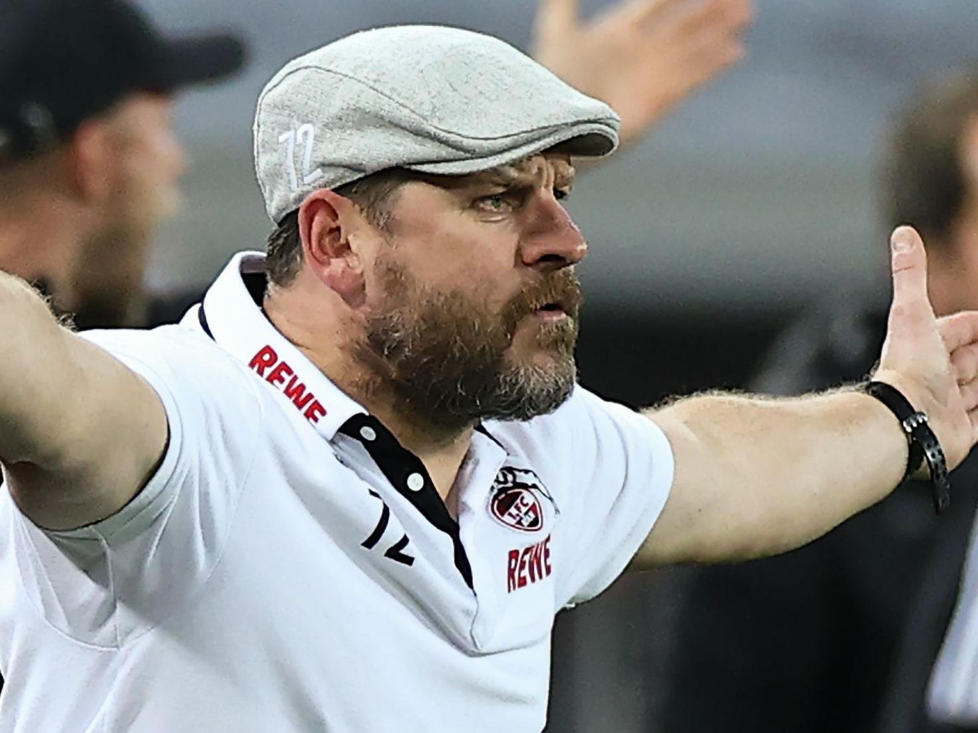 Kölns Trainer Steffen Baumgart (hier auf einem Foto vom 7. November 2021) will sich nicht als Sündenbock hinstellen lassen. Wegen der vielen Fans ohne Maske im Stadion zum Derby gab es laute Kritik.