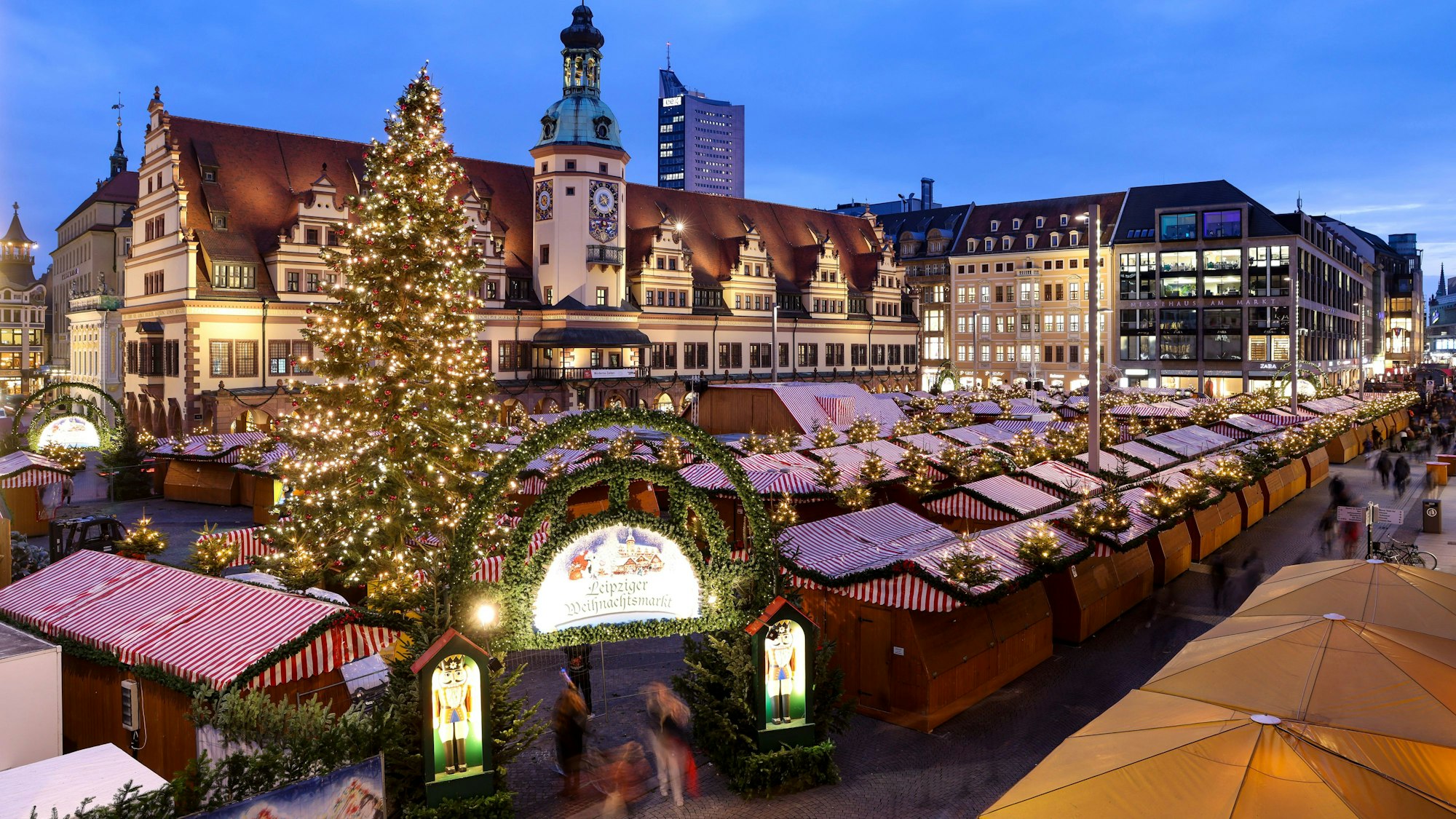 Der Leipziger Weihnachtsmarkt (Foto vom 18. November 2021)wurde zwar aufgebaut – findet in diesem Jahr aber nicht statt.