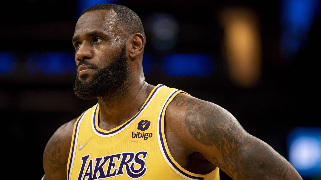 Basketball-Superstar LeBron James beim NBA-Klassiker zwischen den LA Lakers und den Boston Celtics.