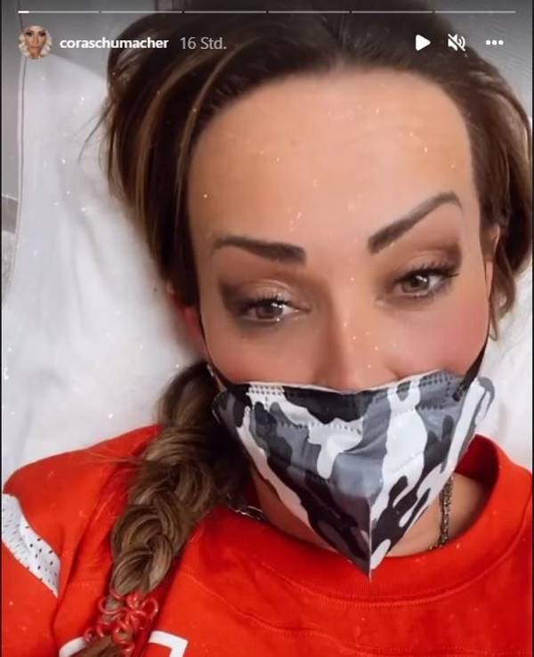 Cora Schumacher meldete sich aus dem Krankenhaus bei ihren Fans.