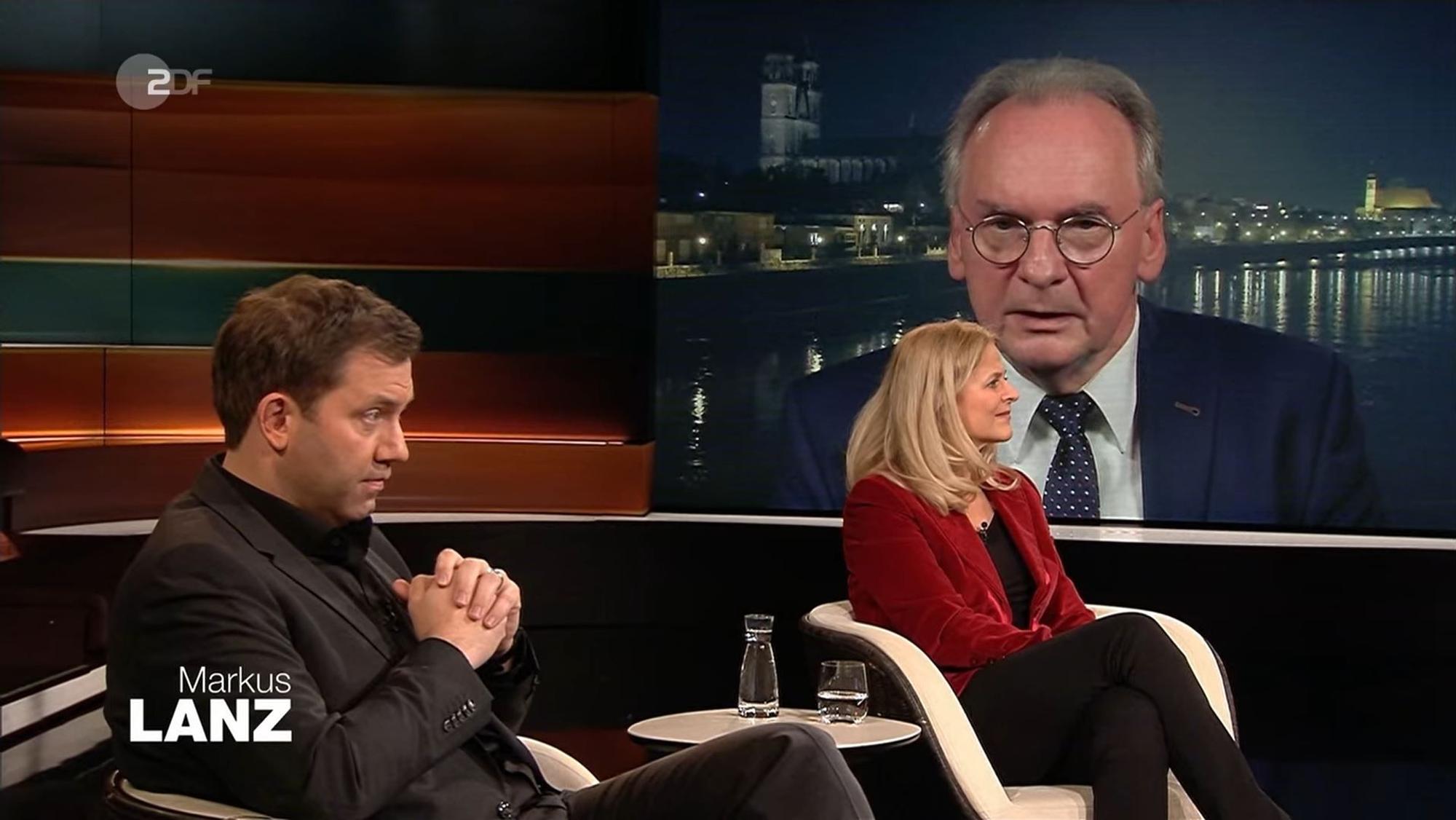 Reiner Haseloff (Bildhintergrund) geriet bei „Markus Lanz“ am 30.11. mit SPD-Generalsekretär Lars Klingbeil aneinander.