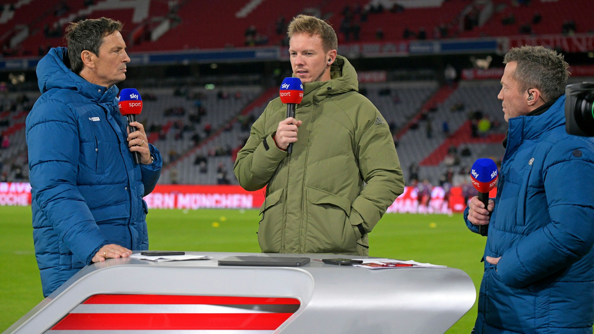 Julian Nagelsmann gibt bei Sky ein Interview.