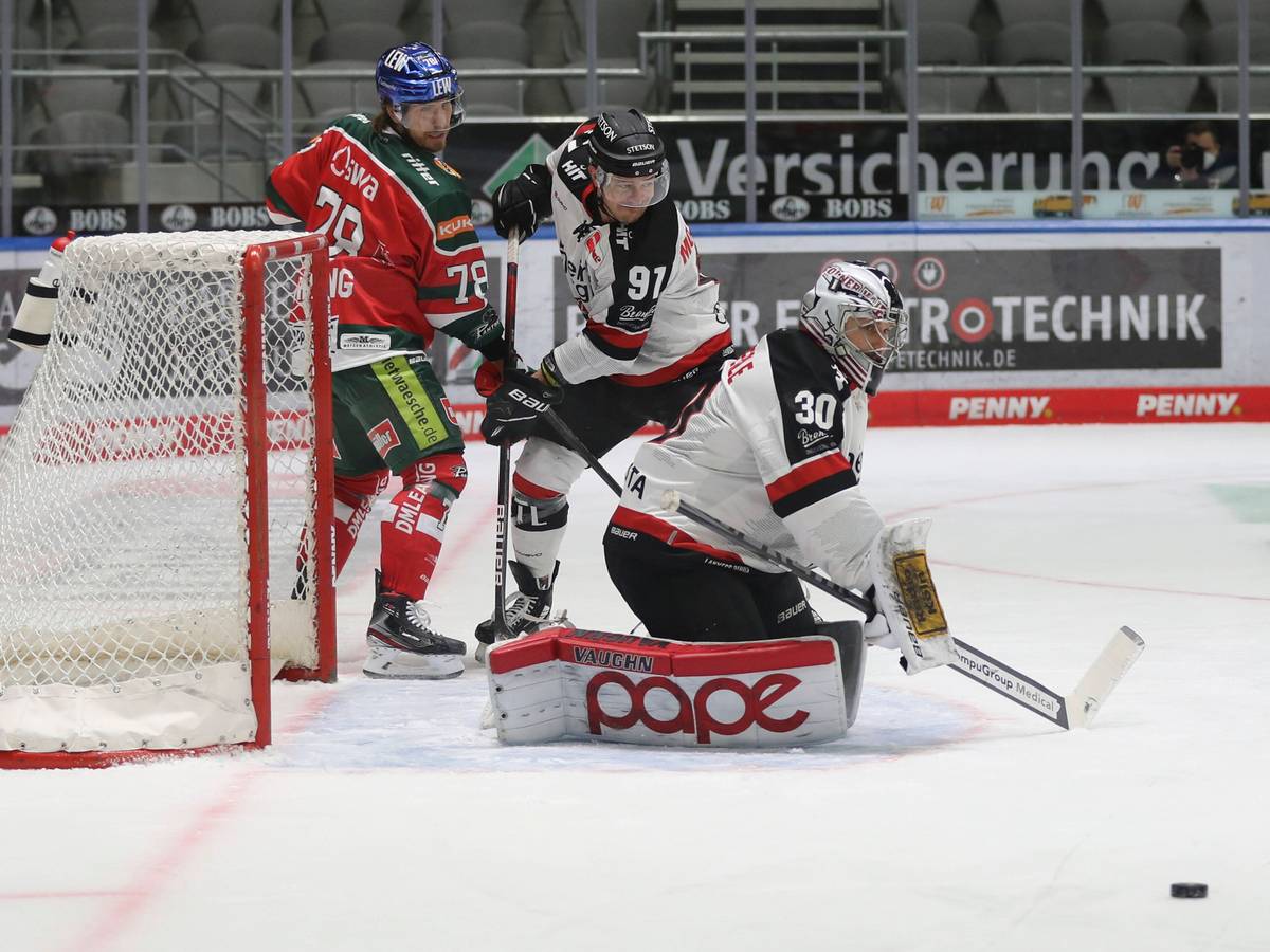Haie-Keeper Tomas Pöpperle pariert.