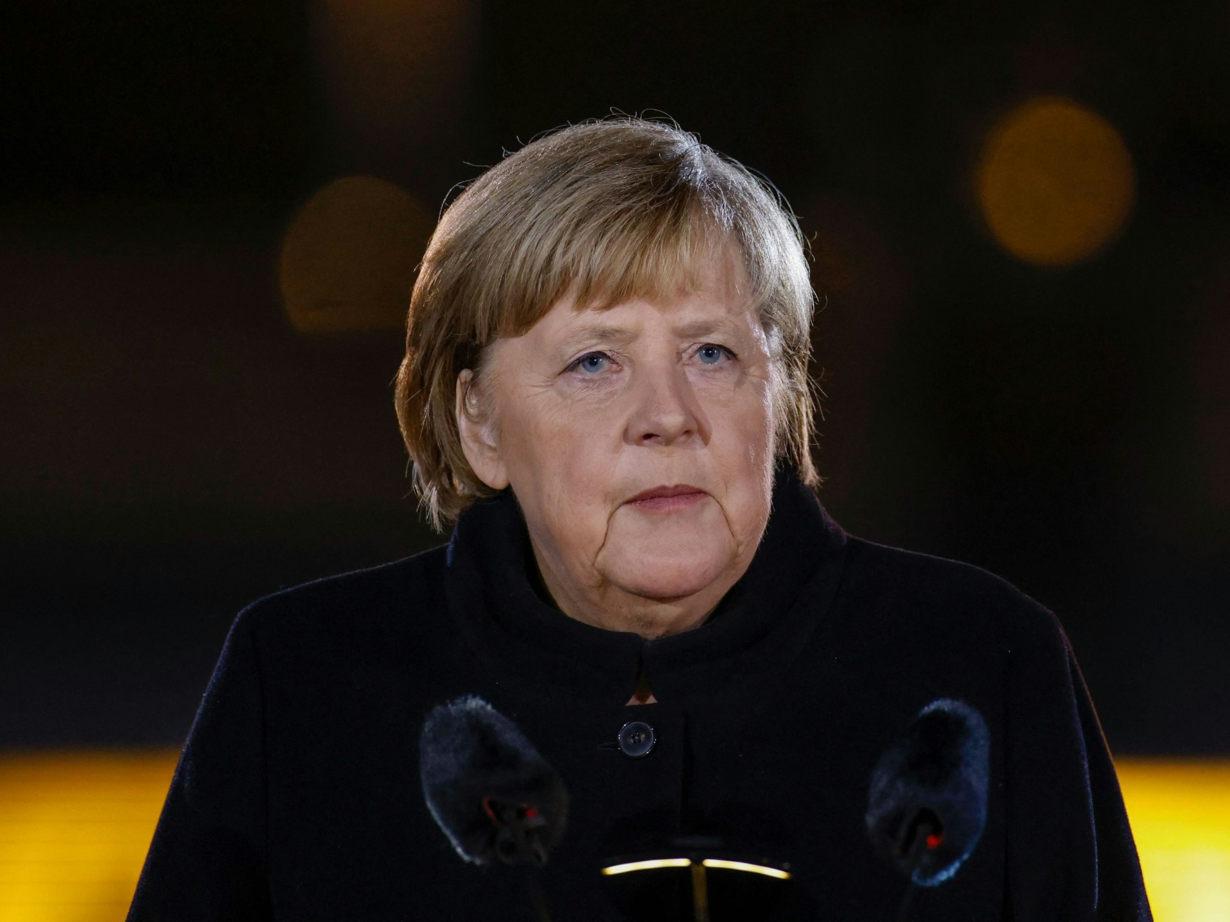 Bundeskanzlerin Angela Merkel am 2. Dezember 2021 beim Großen Zapfenstreich in Berlin.