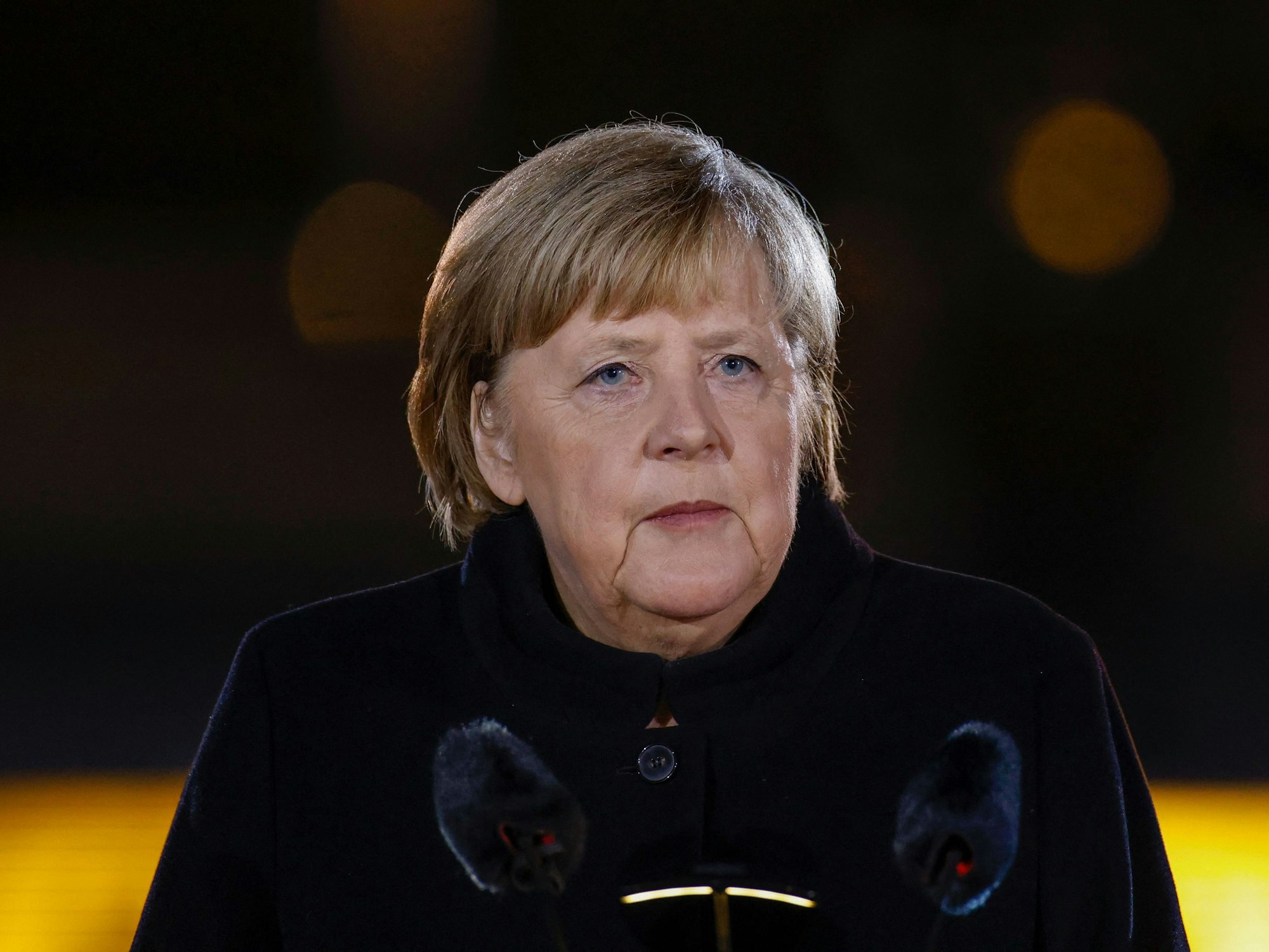 Bundeskanzlerin Angela Merkel am 2. Dezember 2021 beim Großen Zapfenstreich in Berlin.