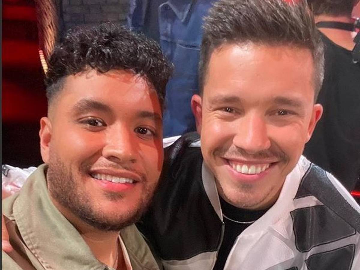 Anouar Chauech macht ein Selfie mit Nico Santos