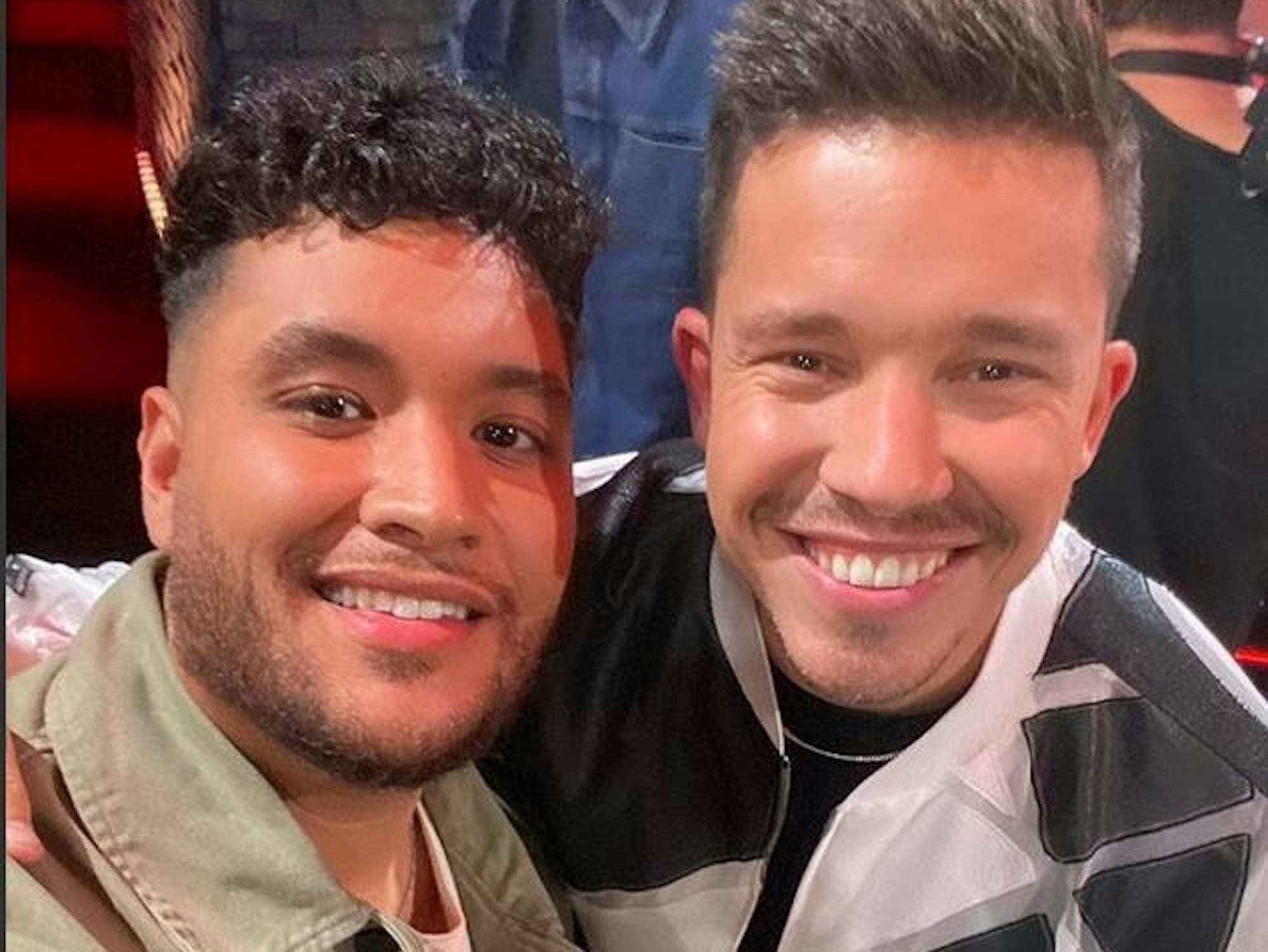 Anouar Chauech macht ein Selfie mit Nico Santos