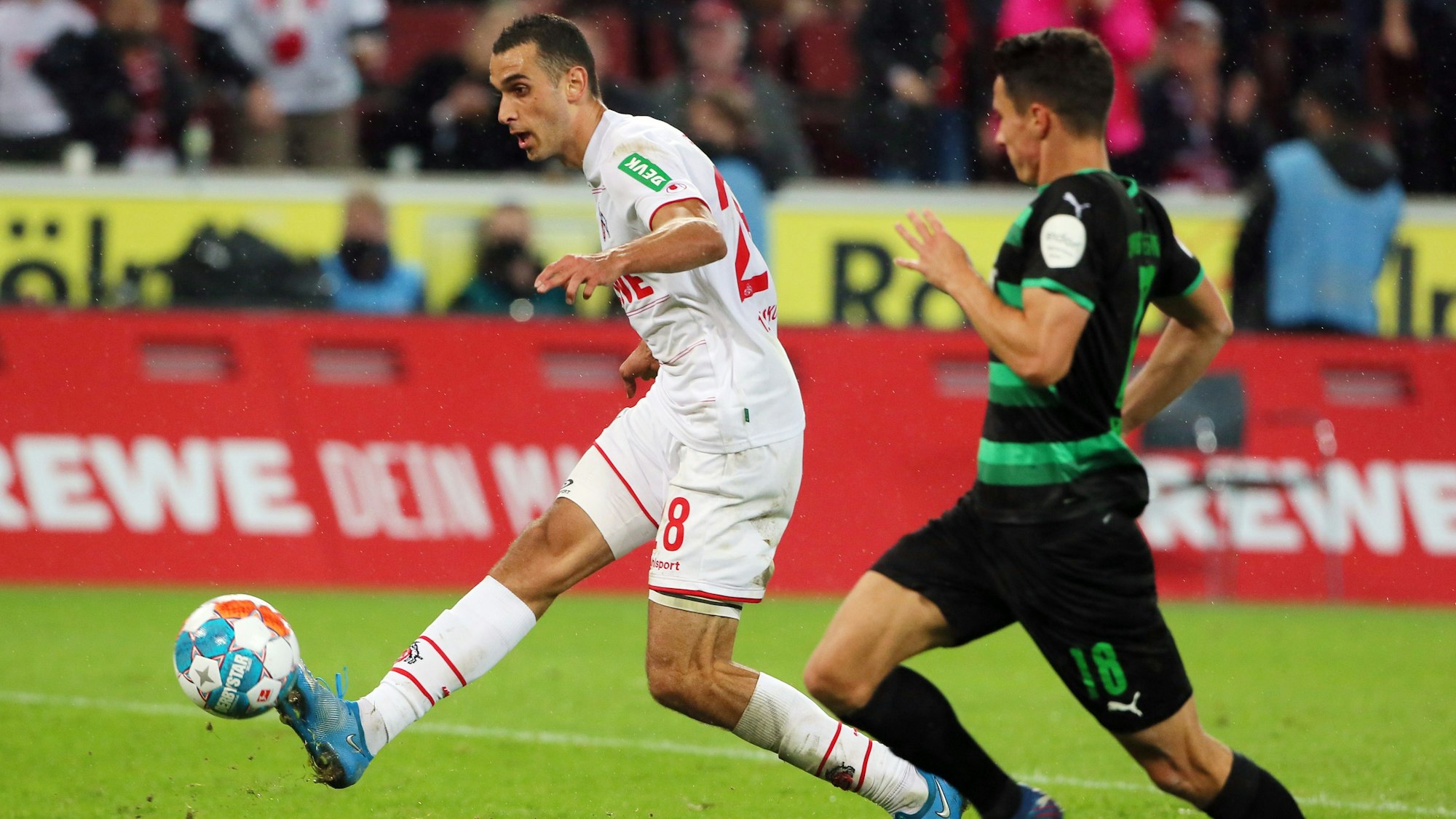 Ellyes Skhiri gelang am 1. Oktober 2021 gegen Greuther Fürth ein Doppelpack.